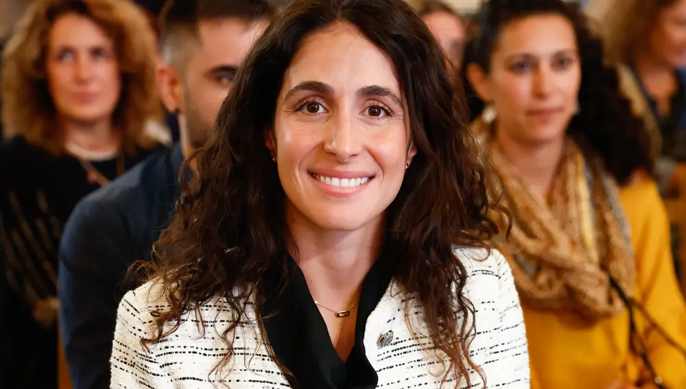Xisca Perelló con look parisino.