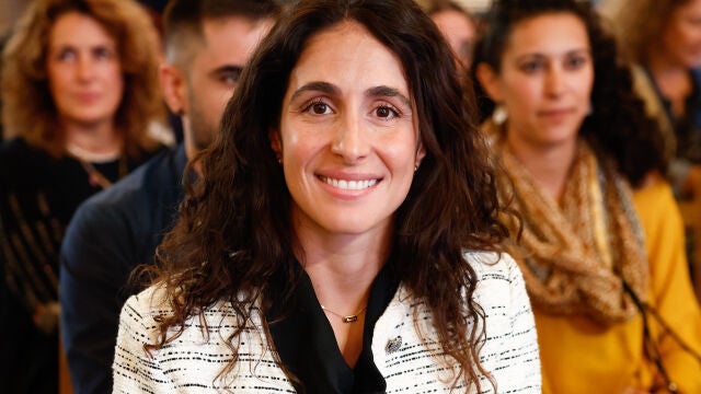 Xisca Perelló con look parisino.