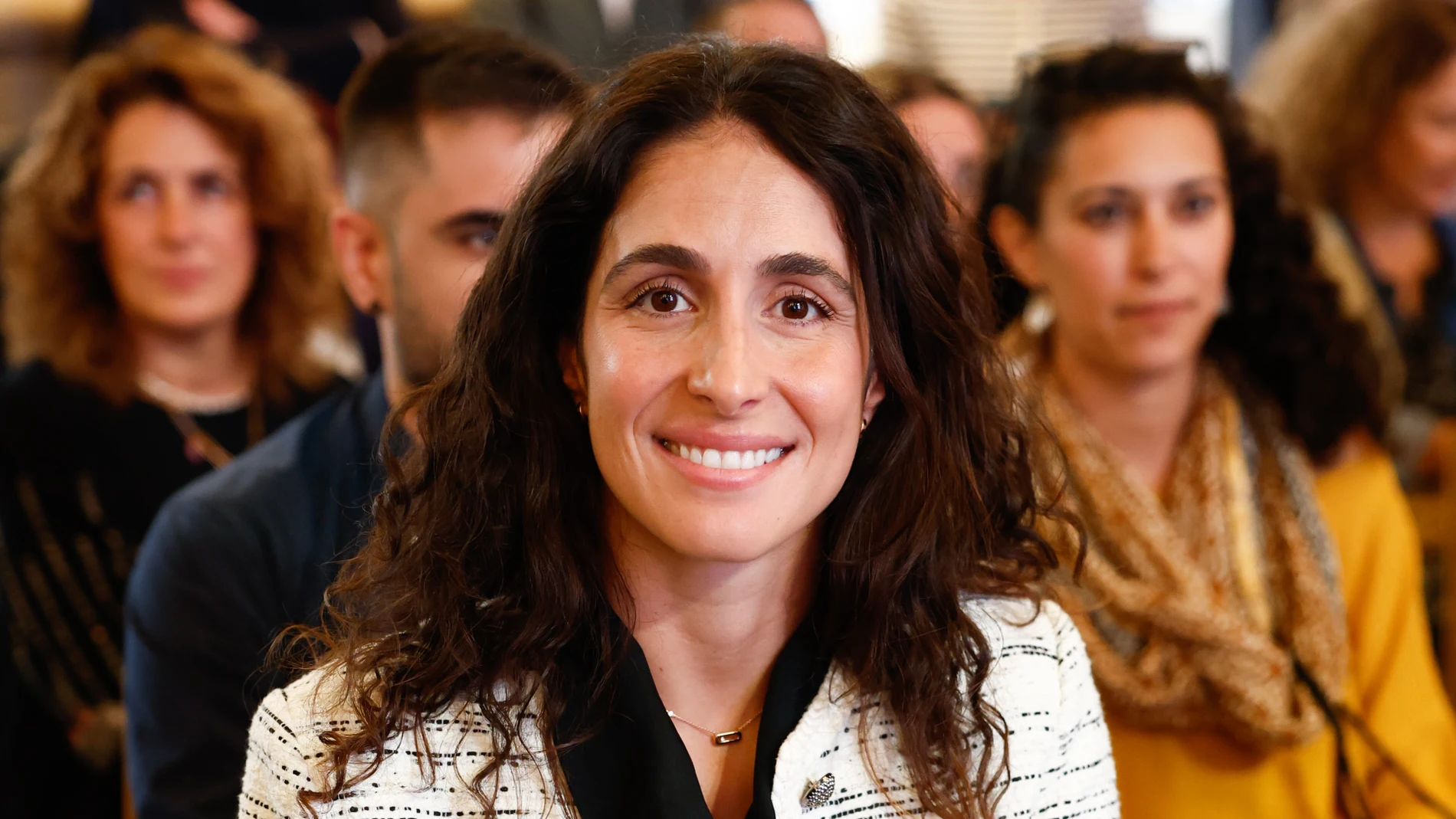 Xisca Perelló con look parisino.