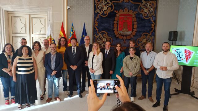 Lectura de "Tirant Lo Blanc" en el Ayuntamiento de Alicante con motivo del 9 d' Octubre 