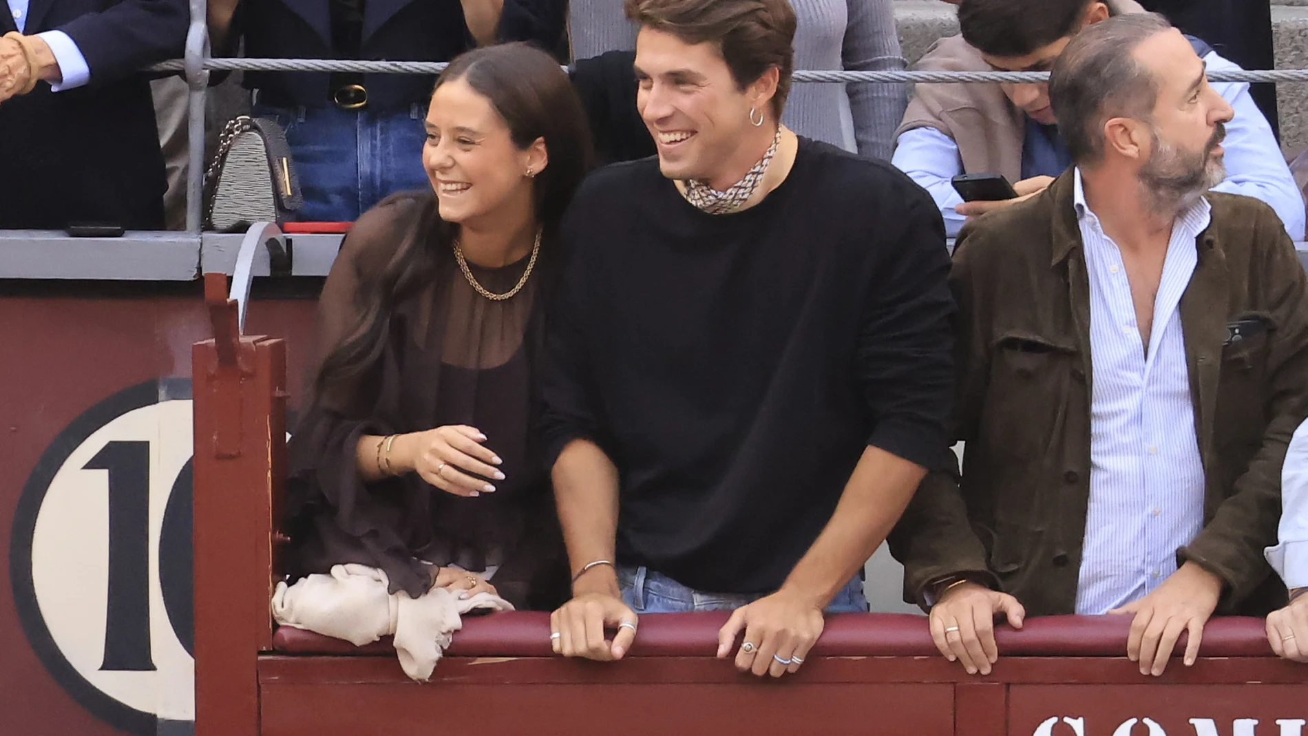 Victoria Federica y su look para una tarde de toros.