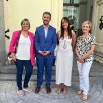 Miguel Angel García Martín ,Consejero de Presidencia junto a tres facilitadoras judiciales