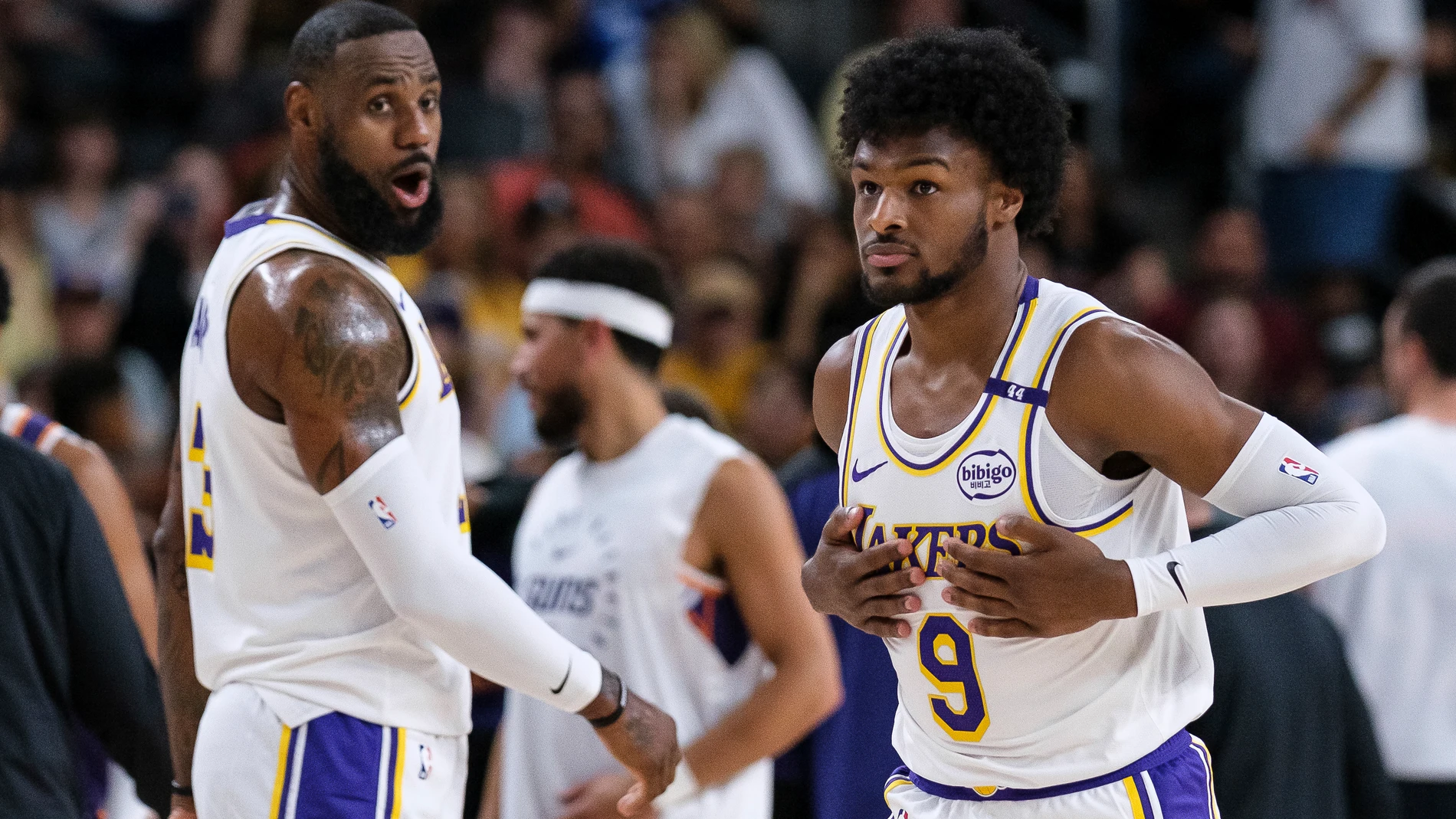 LeBron James y su hijo Bronny coincidieron en pista en el segundo cuarto