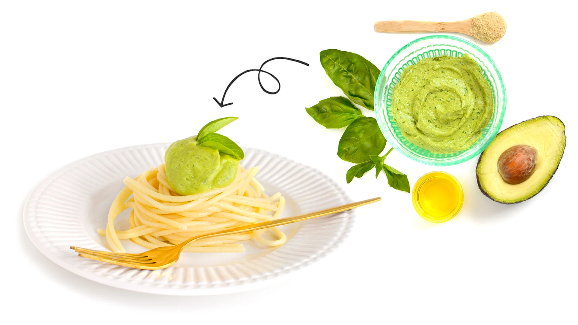Plato de pasta con salsa de aguacate y albahaca