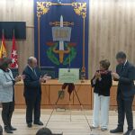 Rosario de la Torre (segunda por la dcha.), en el homenaje a su marido en los juzgados de Plaza de Castilla