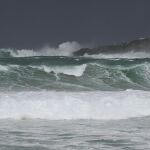 Durante el día, el temporal se irá extendiendo al resto del Cantábrico, con vientos del oeste y mar combinada en torno a cuatro y cinco metros.