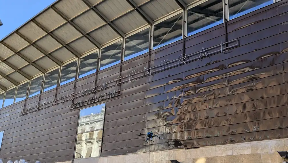 Este modelo de limpieza de fachadas ya se está llevando a cabo en el Mercado de San Agustín de Granada, la Residencia Riaño situada en Langreo, Asturias, y la del Hospital de Alta Resolución de Estepona, entre otros.