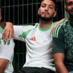 Jugadores posan conla nueva equipación argelina de la que se ha suprimido el Zellij