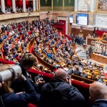 La Asamblea Nacional francesa tumba la iniciativa de la izquierda para intentar destituir a Macron