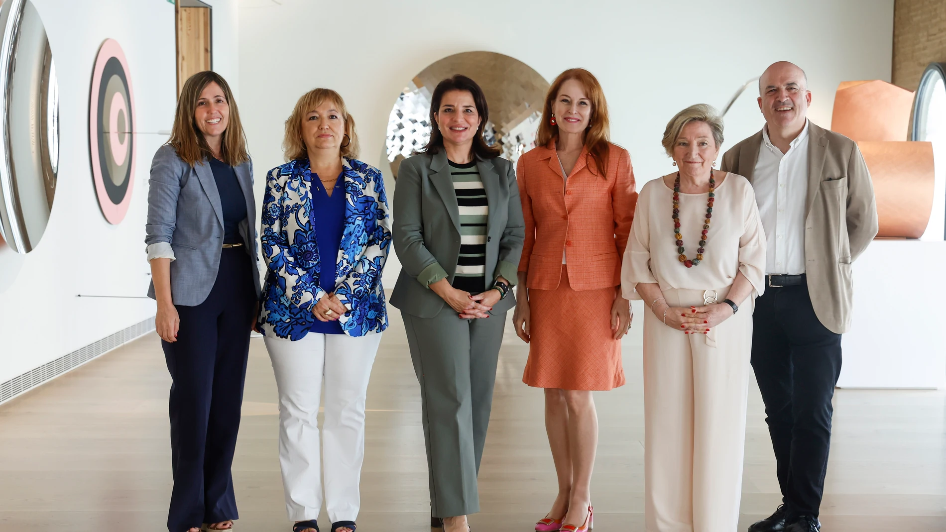 Imagen de los miembros del jurado, presidido por Hortensia Roig