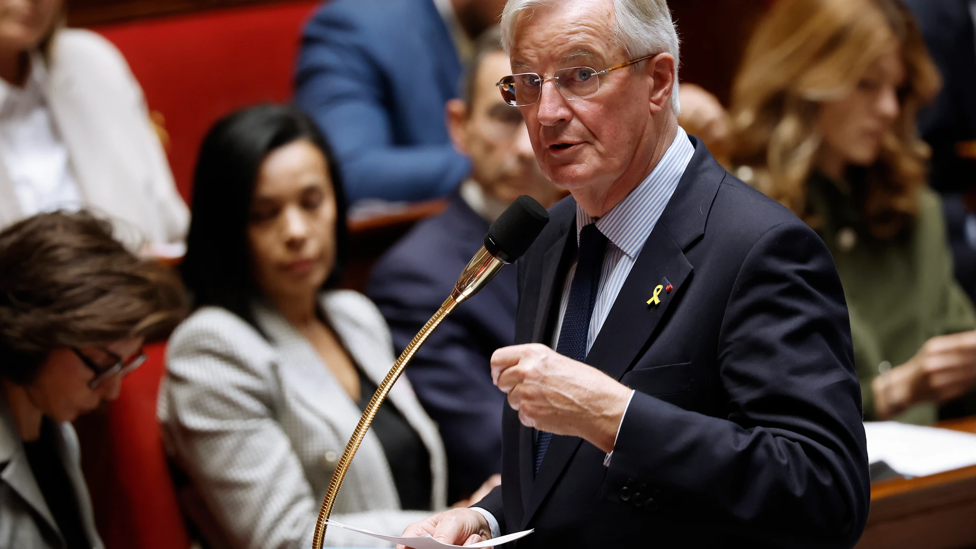 Paris (France), 08/10/2024.- French Prime Minister Michel Barnier makes his speech during the Questions to Government session at the French National Assembly in Paris, France, 08 October 2024. (Francia) EFE/EPA/YOAN VALAT
