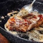 Carne en la sartén. 