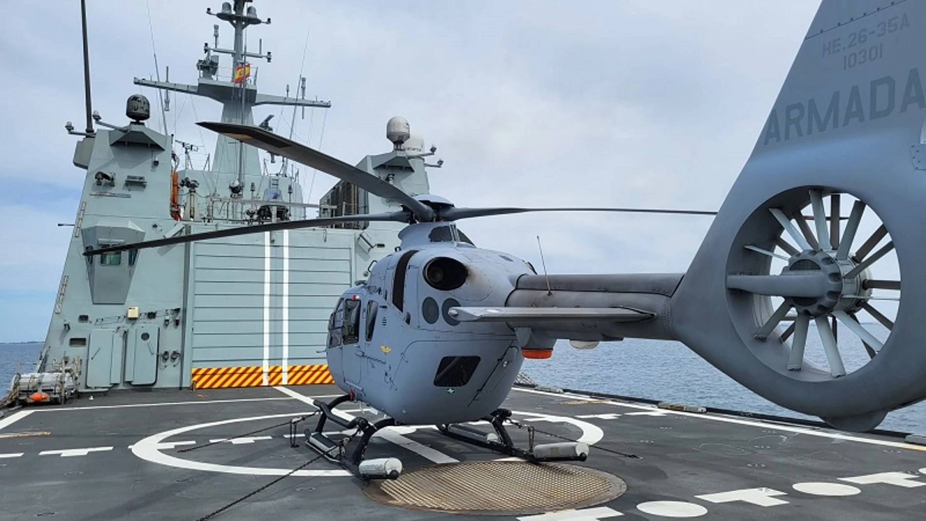 La Armada recibe el cuarto helicóptero Airbus H135 P3H
