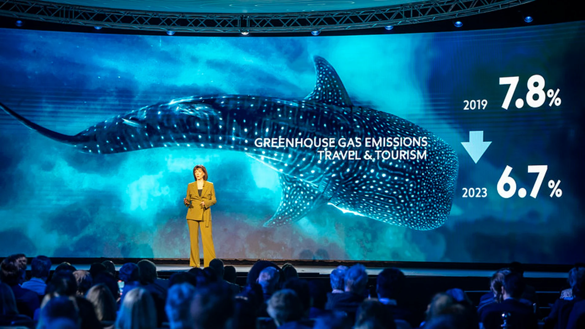 La presidenta del Consejo Mundial de los Viajes y el Turismo, Julia Simpson, en la sesión de apertura de la 24 Cumbre que se celebra en Perth (Australia)