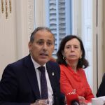 El Decano del Ilustre Colegio de la Abogacía de Madrid, Eugenio Ribón, y la catedrática María Emilia Casas, este miércoles, en su reunión con el secretario de Estado de Seguridad Social, Borja Suárez