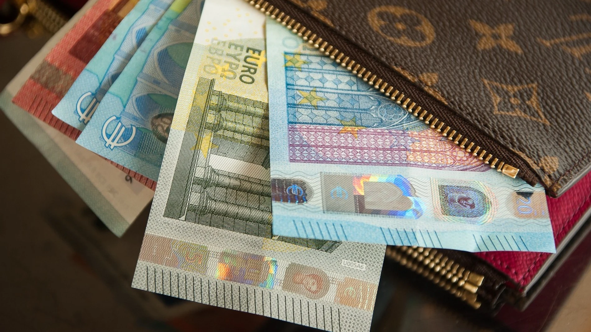 Estos son los billetes y monedas que saldrán de la circulación en Europa