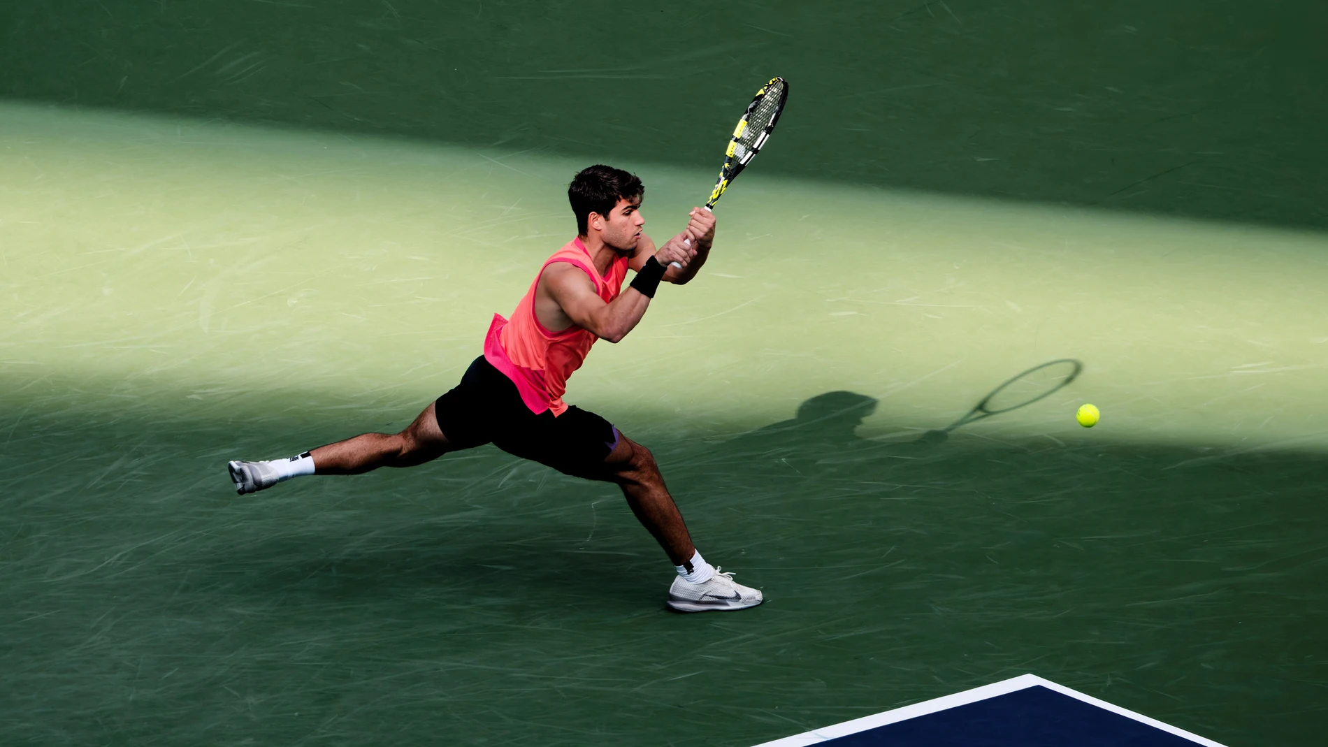 Shanghai (China), 09/10/2024.- Carlos Alcaraz of Spain in action during his Men's Singles round of 16 match against Gael Monfils of France at the Shanghai Masters tennis tournament in Shanghai, China, 09 October 2024. (Tenis, Francia, España) EFE/EPA/ALEX PLAVEVSKI