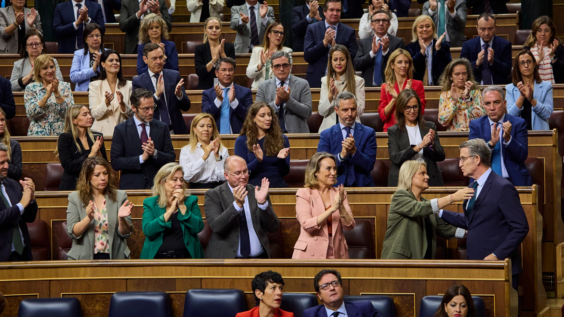 Comparecencia urgente del Presidente del Gobierno ante el Pleno de la Cámara,solicitada por el Sr. Tellado Filgueira y otros 130 diputados, para informar de lasactuaciones realizadas hasta el momento para afrontar la emergencia migratoria que viveEspaña, y que afecta a la Unión Europea. Asiste al pleno Alberto Nuñez Feijoo (PP)© Alberto R. Roldán / Diario La Razón.09 10 2024
