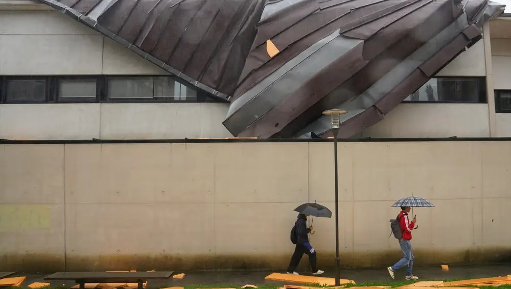 Desprendimiento del tejado del Conservatorio de Música en Santiago de Compostela