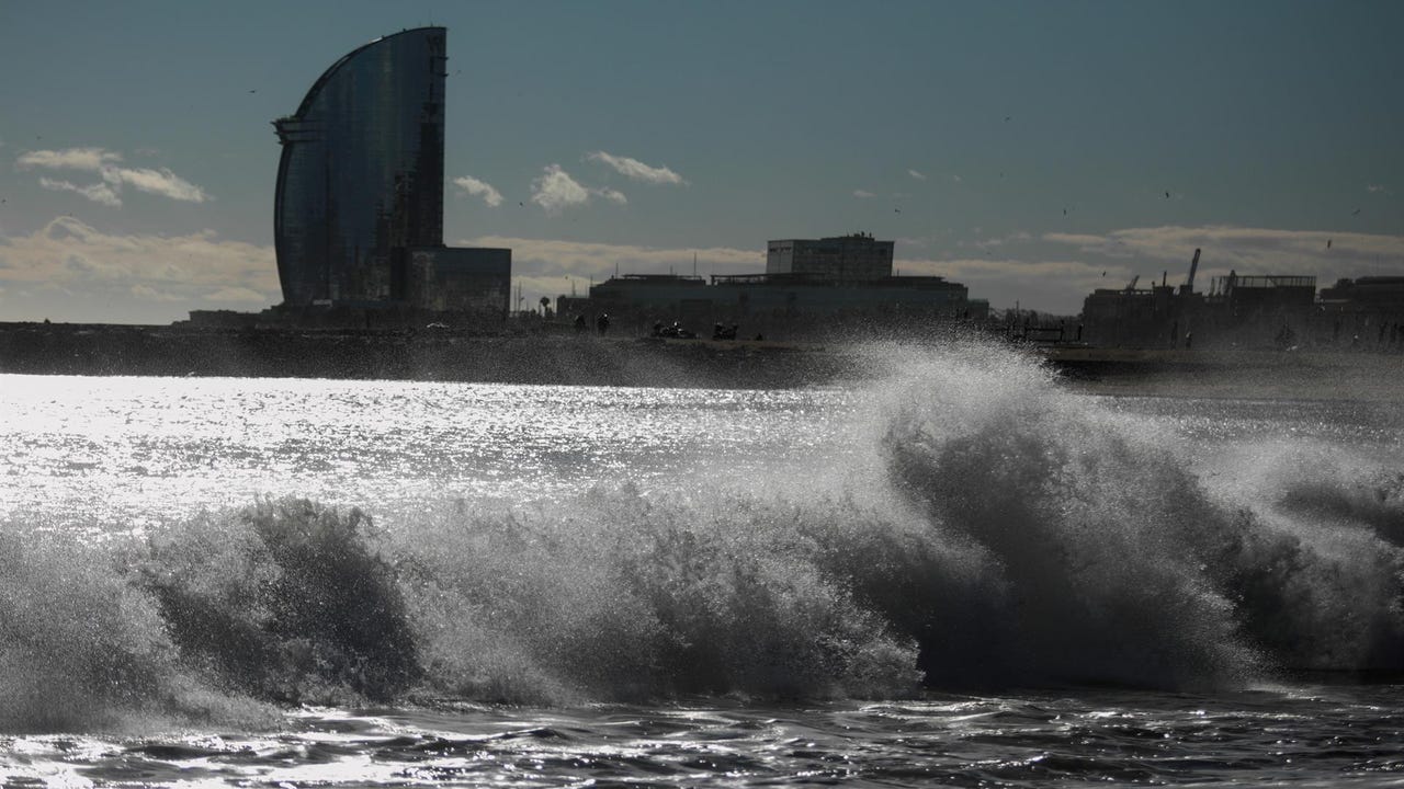 El Ayuntamiento de Barcelona activa la alerta por fuertes vientos y da consejos de prevención