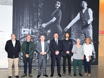 El Consejero de Cultura, Turismo y Deporte de la Comunidad de Madrid, Mariano de Paco, Manuel Velasco y Esperanza Varona durante la inauguraci&oacute;n de la Sala Roja Concha Velasco de Teatros del Canal, a 09 de octubre de 2024, en Madrid (Espa&ntilde;a).FAMOSOS;CONCHA VELASCO;FAMILIA;TEATROS DE CANAL;SALA ROJAJos&eacute; Oliva / Europa Press09/10/2024
