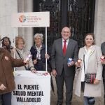 Carnero y Raquel Barbero durante el acto de sensibilización con motivo del Día de la Salud Mental en Valladolid