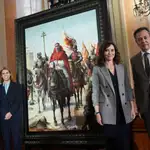 Ayuso presenta el cuadro sobre la toma de Orán por las tropas del Cardenal Cisneros, obra de Ferrer-Dalmau