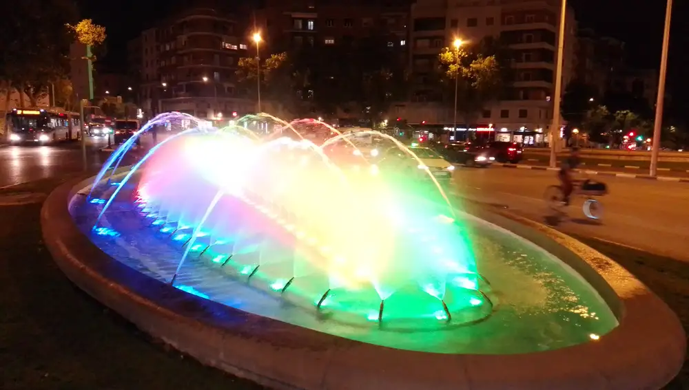 Una de las dos fuentes que pueden verse en la glorieta de Embajadores