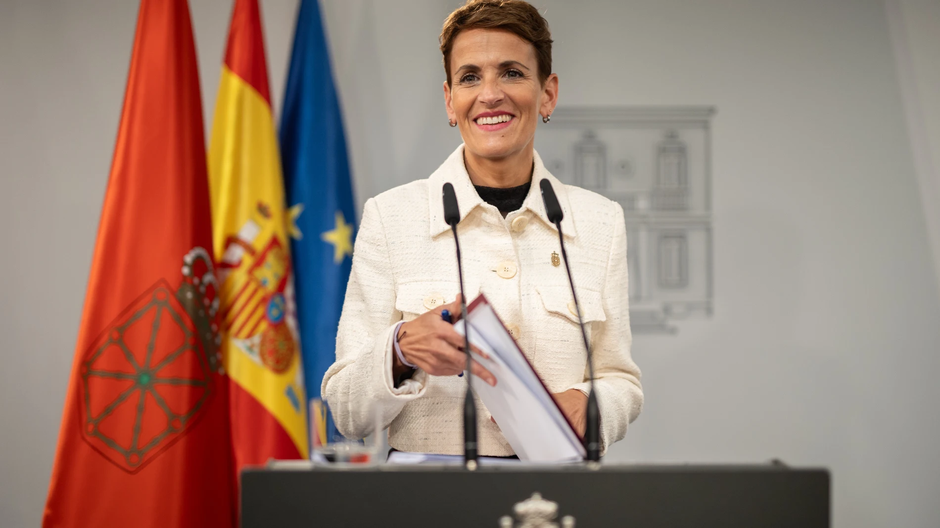 La presidenta de Navarra, María Chivite, ofrece una rueda de prensa tras su reunión con el presidente del Gobierno, Pedro Sánchez, en el Complejo de La Moncloa, a 10 de octubre de 2024, en Madrid (España). El objetivo de la ronda de reuniones del presidente del Gobierno con los presidentes de las comunidades autónomas es reforzar y fortalecer la colaboración entre el Estado y los gobiernos autonómicos, potenciar el diálogo e impulsar el entendimiento institucional entre las distintas administ...