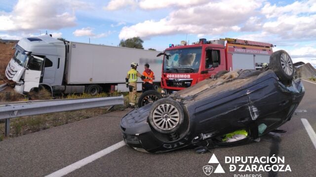 Muere un hombre y cuatro personas resultan heridas en un accidente en la A-23 a la altura de Longares 