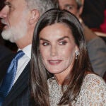 La Reina Letizia con un vestido midi 