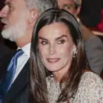 La Reina Letizia con un vestido midi
