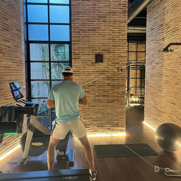 Rafa Nadal entrena en el moderno gimnasio de su casa