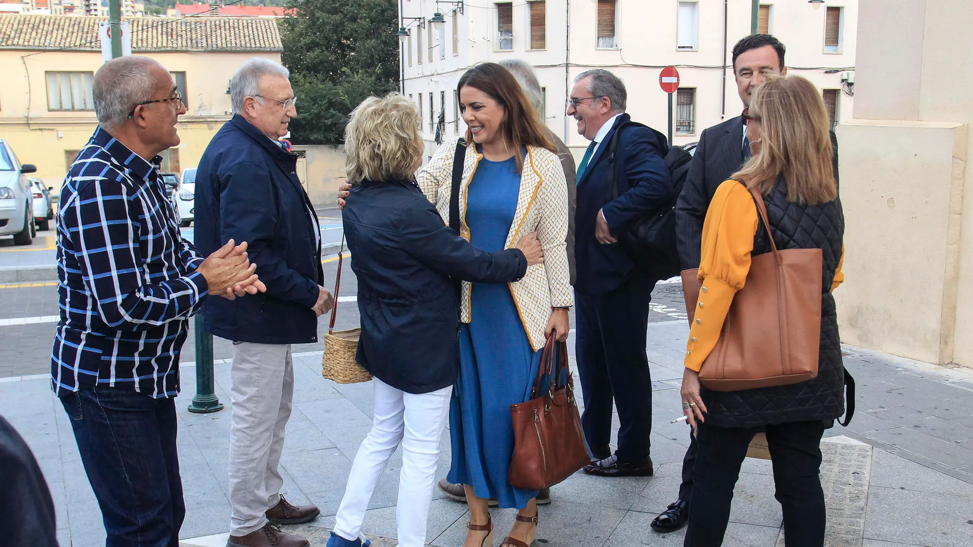 Hoy ha quedado visto para sentencia en Alcoy (Alicante) el primer juicio contra una residencia de ancianos por la gestión en la pandemia; en la imagen, la puerta de los juzgados en Alcoy