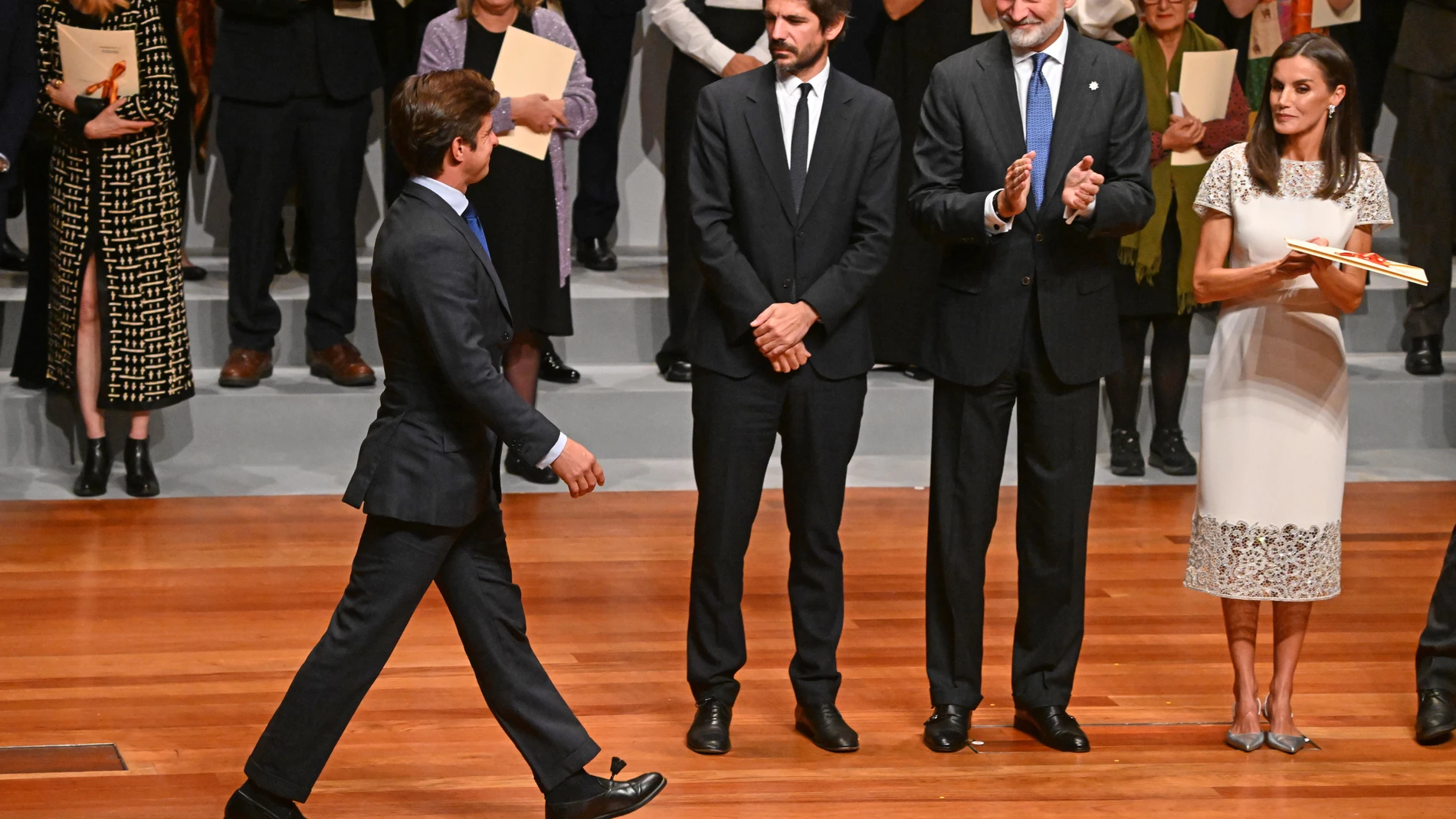 Los Reyes, Don Felipe y Doña Letizia, le entregan el Premio Nacional de Tauromaquia (2023) a Julián López Escobar “El Juli” en la gala de entrega de los premios Nacionales de Cultura 2022 y 2023 en el Museo nacional de arte Reina Sofía acompañados por el Ministro de Cultura, Ernest Urtasun, a 10 de octubre de 2024, en Madrid (España)Estos premios expresan el reconocimiento de la sociedad por la contribución al enriquecimiento del Patrimonio Cultural de España. PREMIOS;GENTE José Oliva / Eur...