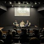 Juan Antonio Corbalán y Francisco Gallardo conversan sobre baloncesto en Huelva