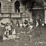 Maderistas entrando al casino de La Laguna, durante la matanza del Torreón