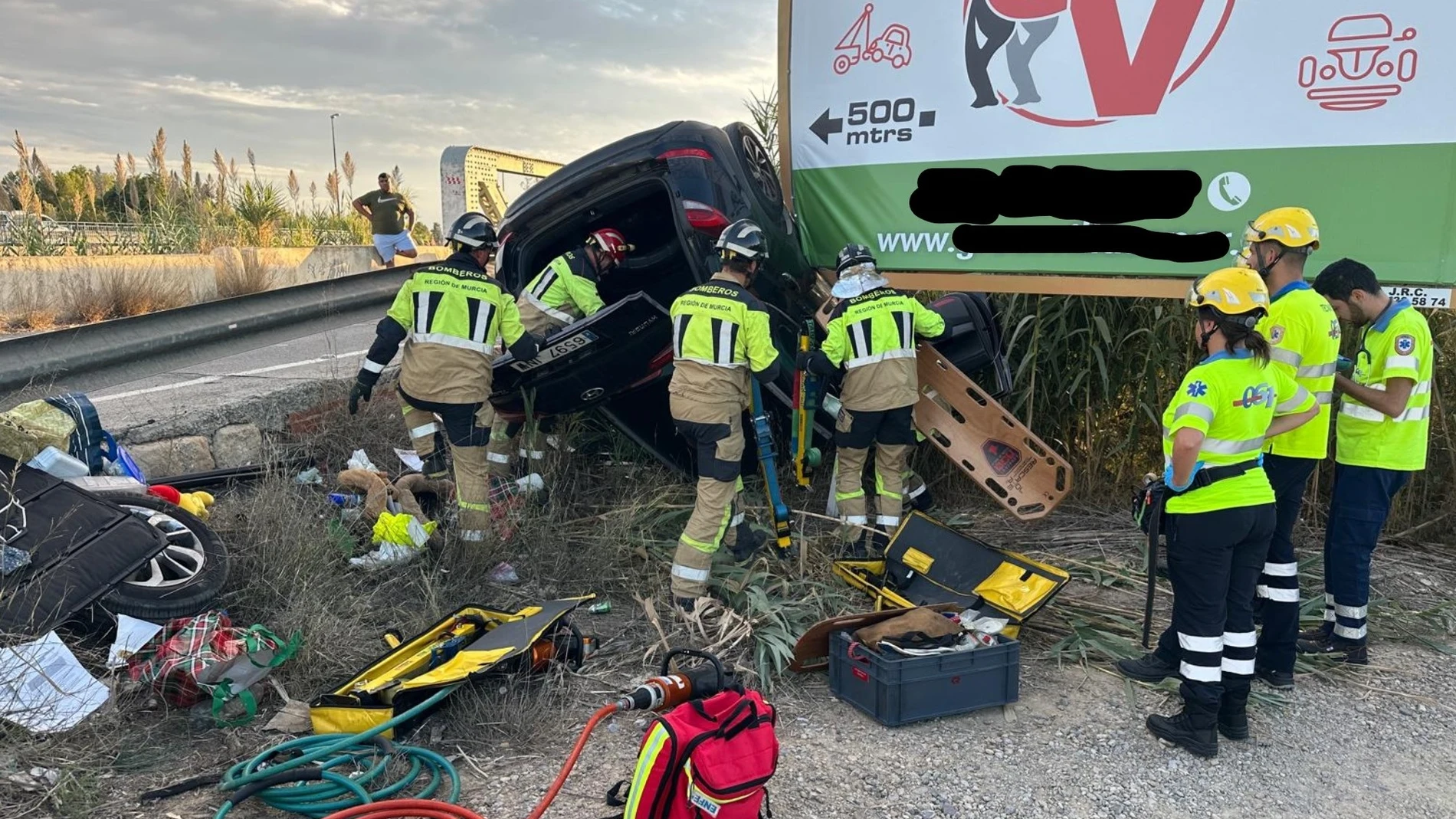 Herido al accidentarse el coche que conducía y quedar atrapado en su interior en Molina de Segura (Murcia)