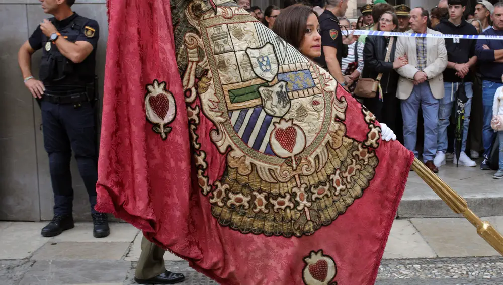 Granada celebra el tradicional día de la Hispanidad con el desfile civico militar en homenaje a los Reyes Católicos