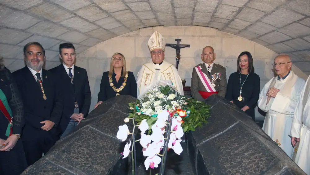 Granada celebra el tradicional día de la Hispanidad con el desfile civico militar en homenaje a los Reyes Católicos