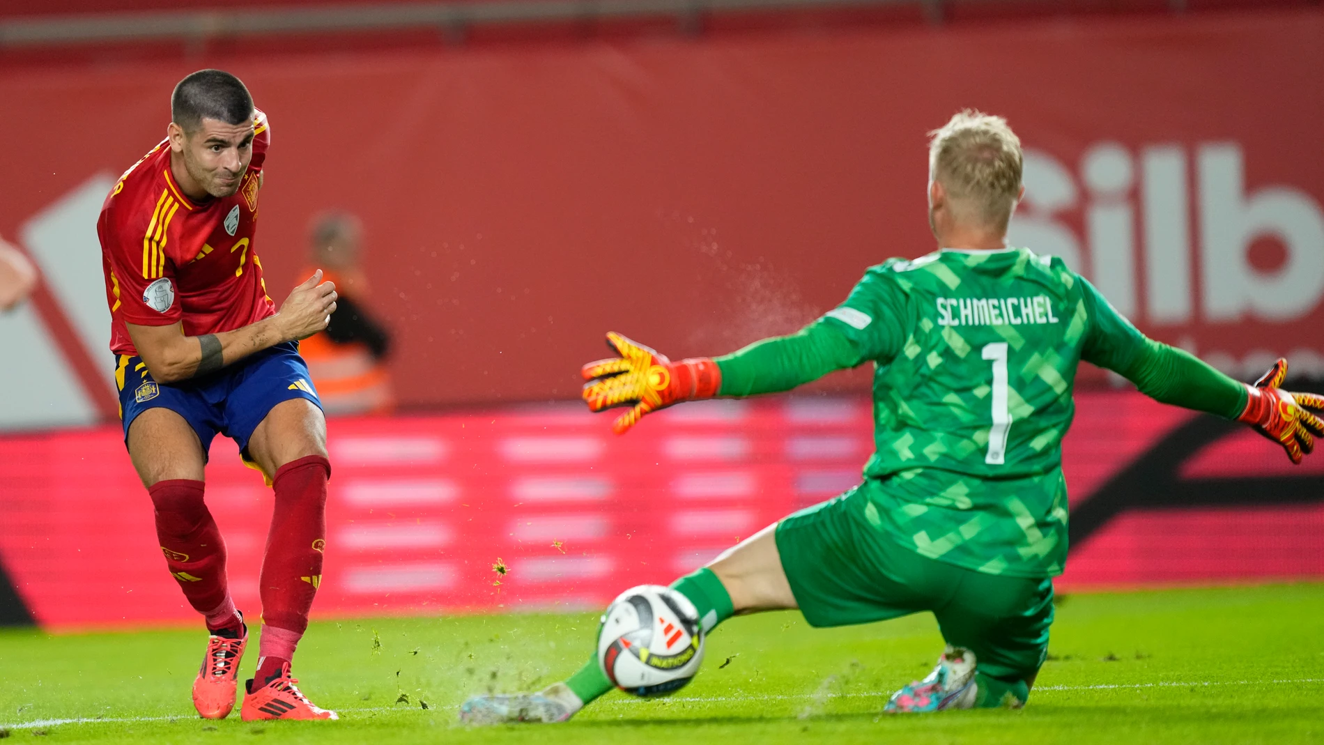 Spain's Alvaro Morata, left, goes close with a chance as Denmark's goalkeeper Kasper Schmeichel closes him down during the UEFA Nations League group 4 soccer match between Spain and Denmark in Murcia, Spain, Saturday, Oct. 12, 2024. (AP Photo/Jose Breton)
