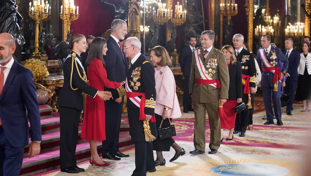 Los Reyes y la Princesa de Asturias presiden una recepción en el Palacio Real por el Día de la Fiesta Nacional