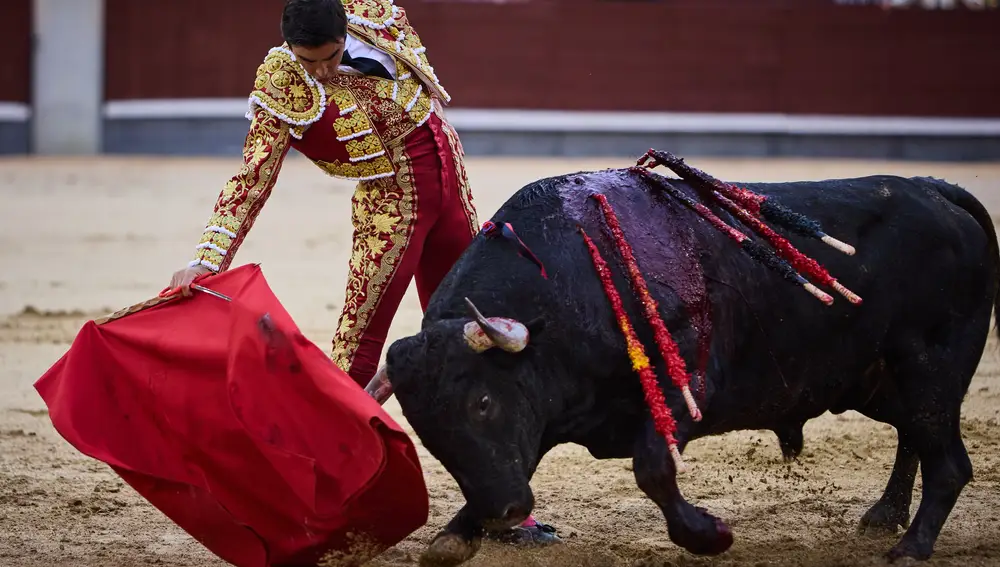 Toros en Las Ventas. Feria de otoño. Miguel Angel Perera y Emilio de Frutos© Alberto R. Roldán / La Razón. 12.