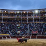 Toros en Las Ventas. Feria de otoño. Miguel Angel Perera y Emilio de Frutos© Alberto R. Roldán / La Razón. 12.