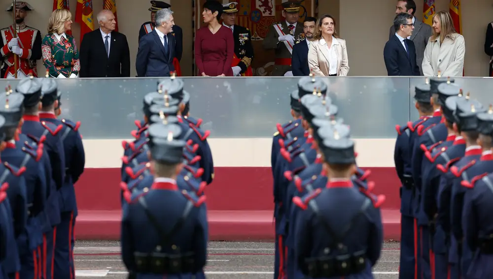 El palco de autoridades al inicio del desfile del Día de la Fiesta Nacional