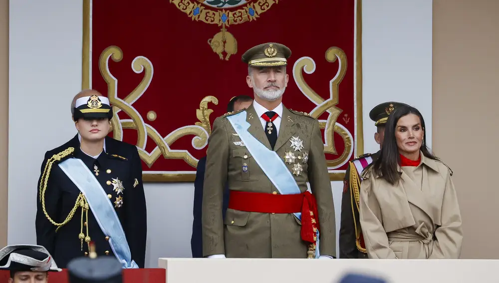 Los Reyes Felipe y Letizia, junto a la Princesa Leonor, en el desfile del Día de la Hispanidad