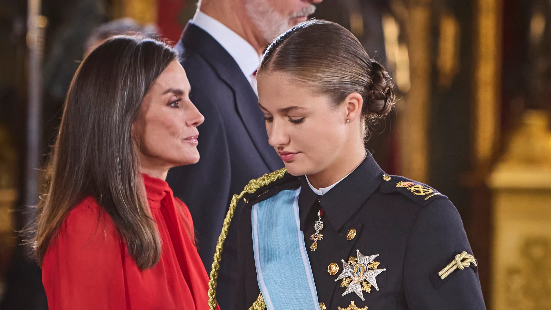 Sus Majestades los Reyes Felipe IV y la reina Letizia junto a Leonor, Su Alteza Real la Princesa de Asturias, presiden la recepción oficial en el Palacio Real de Madrid con motivo de las celebraciones de la fiesta nacional por el día de la Hispanidad. © Alberto R. Roldán / Diario La Razón.12 10 2024