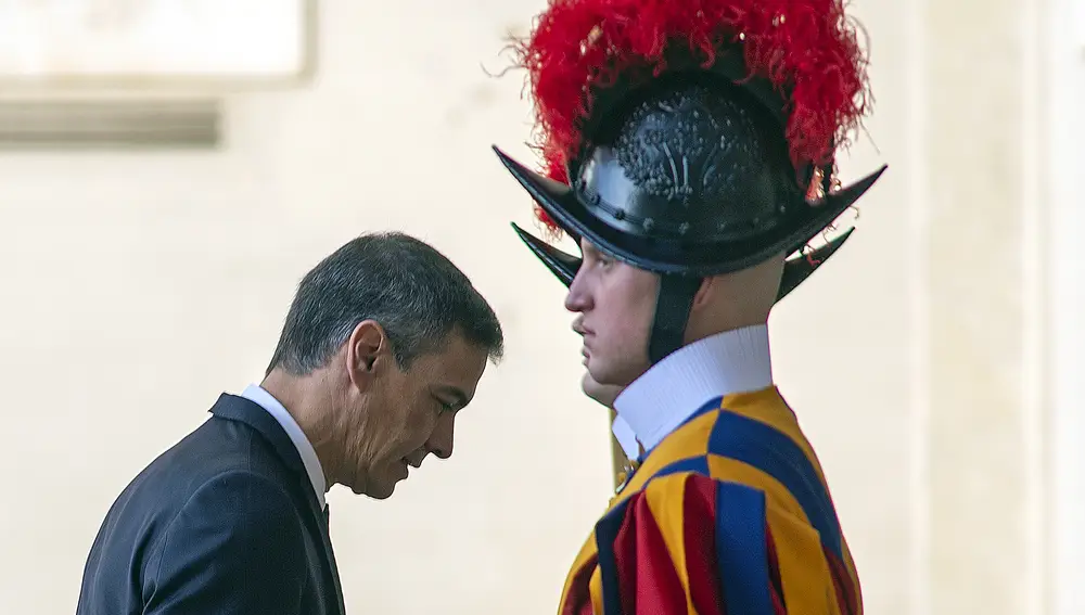 ITALY - SPANISH PRME MINISTER PEDRO SANCHEZ ARRIVES FOR A PRIVATE AUDIENCE WITH POPE FRANCIS AT THE SAN DAMASO COURTYARD AT THE VATICAN - 2024/10/11