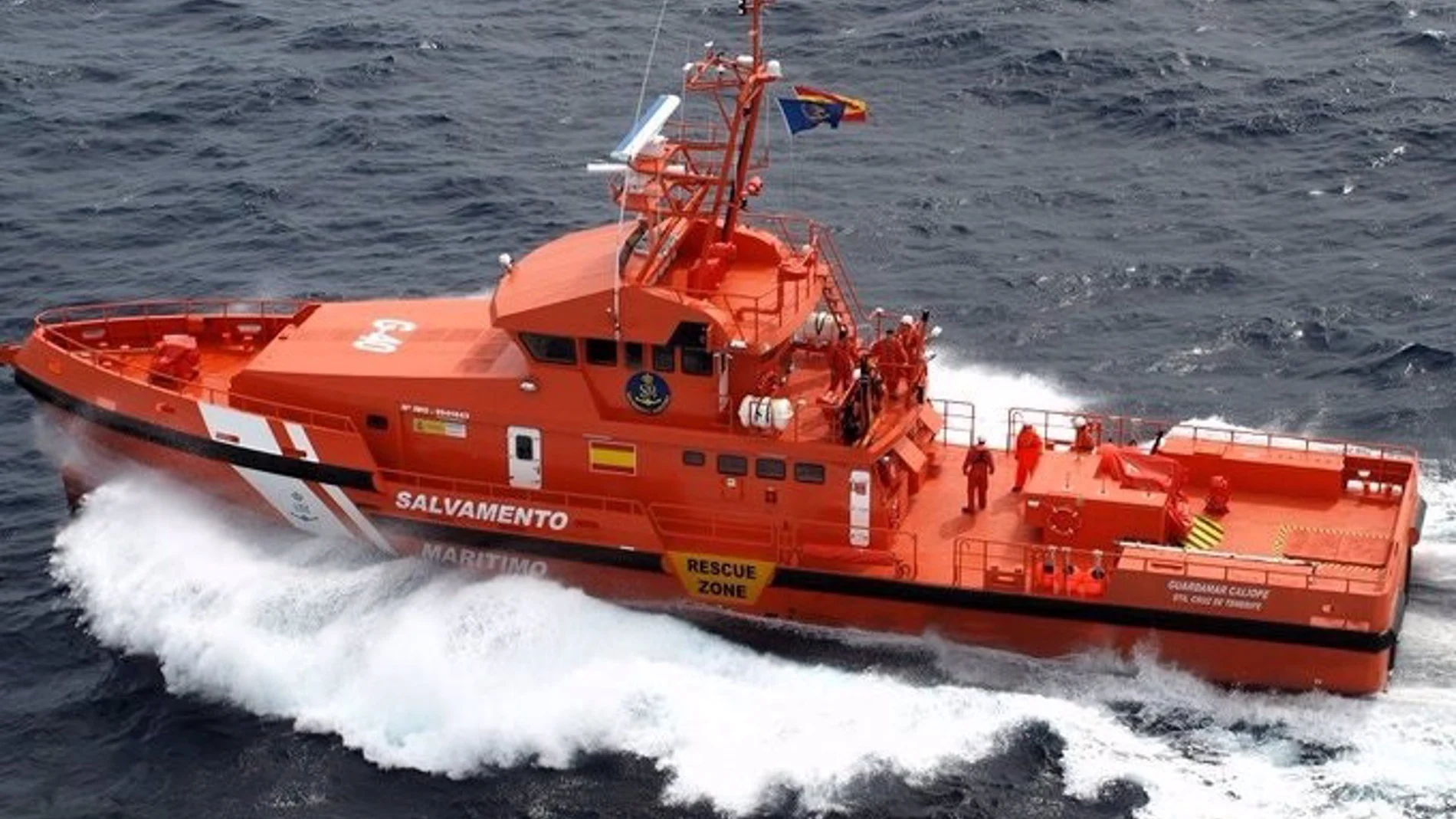 Encuentran a tres magrebíes sin vida y rescatan a 29 personas de una patera cerca de Garrucha (Almería)