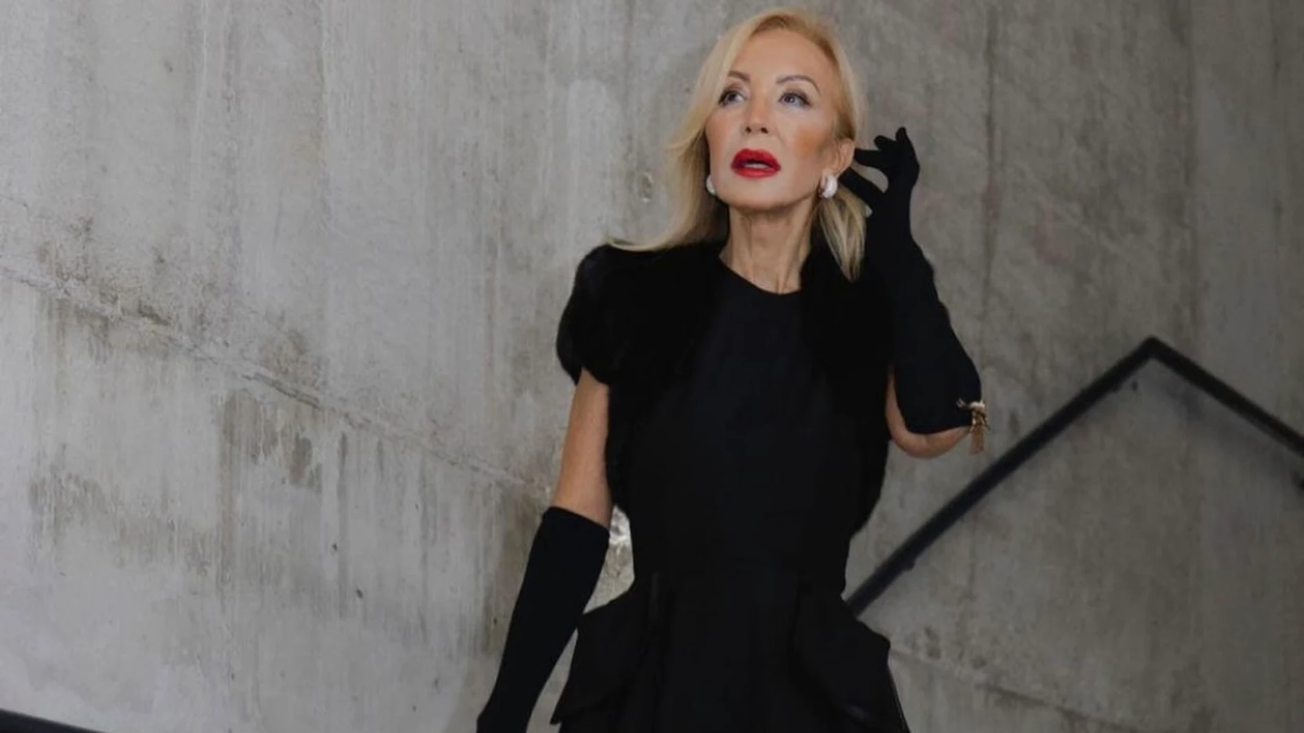 Carmen Lomana con total black look.